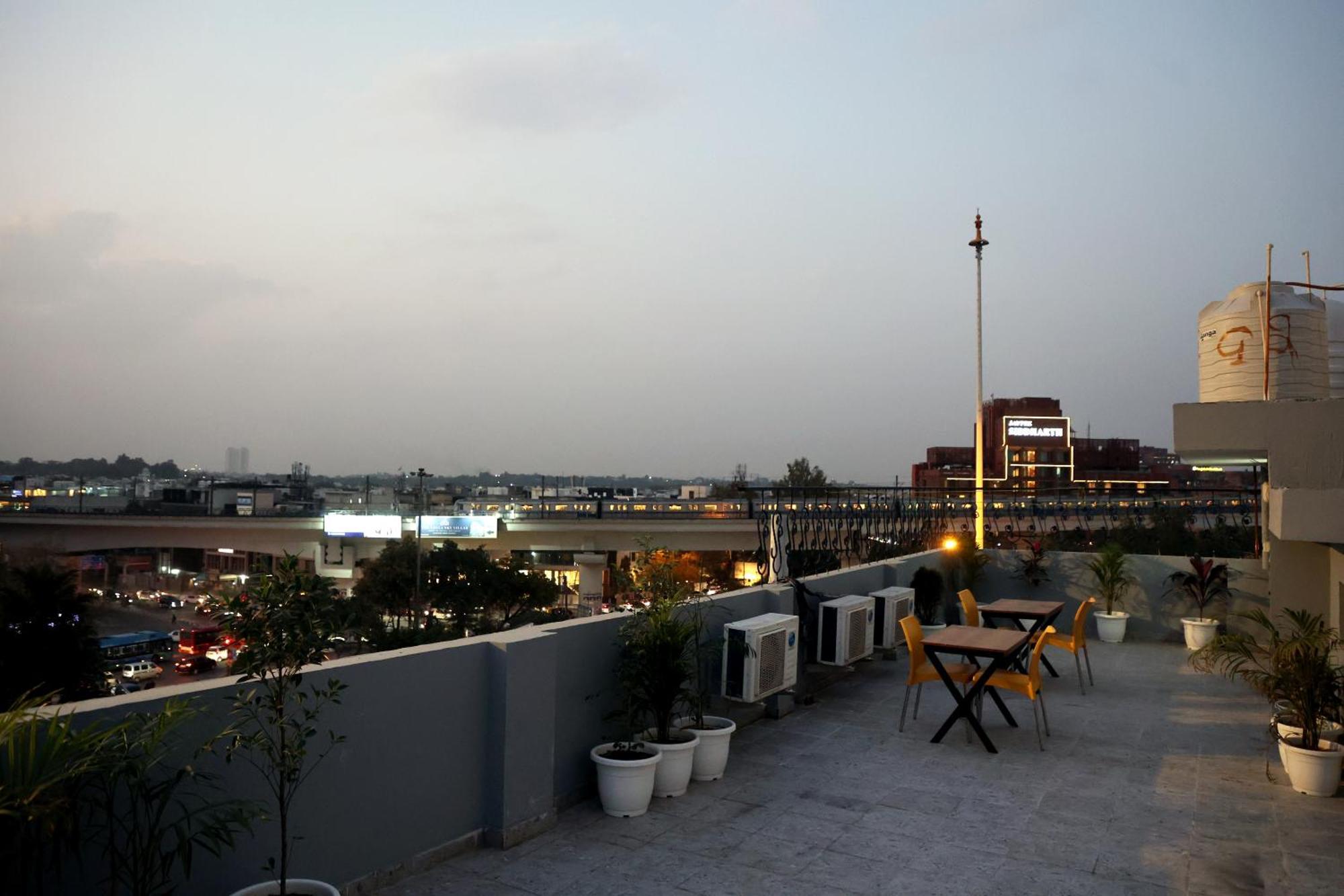 Back Stayz Delhi Hostel