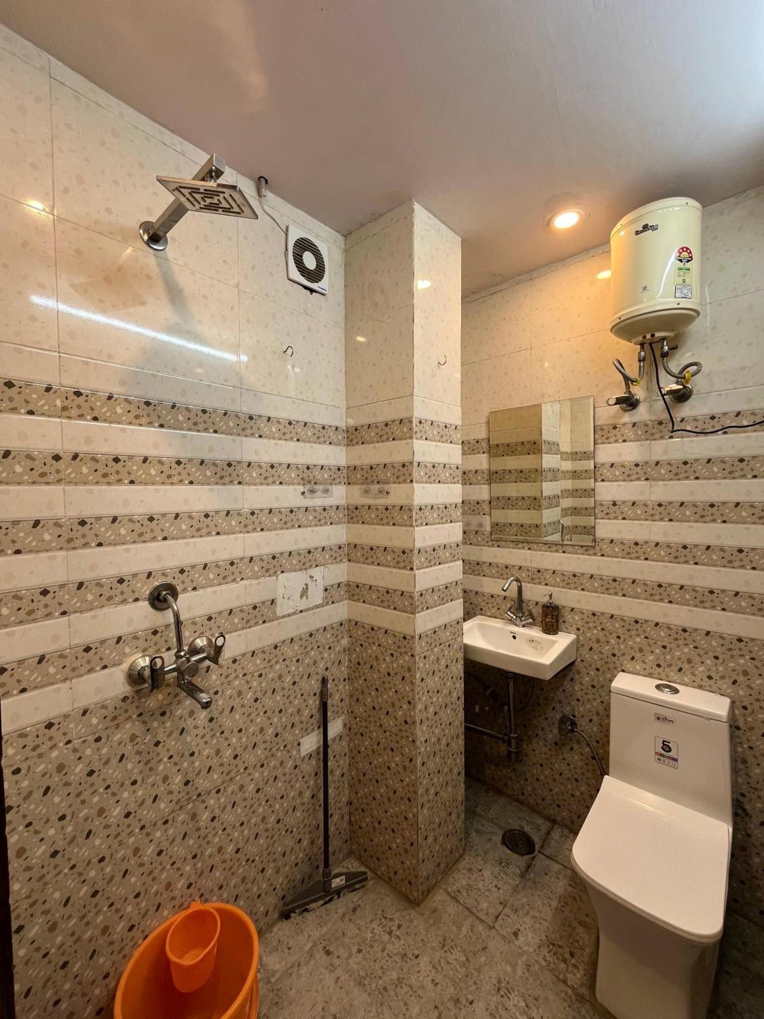 Hostel Back Stayz Delhi *